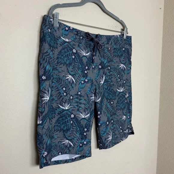 Travis Mathew’s Board Shorts Blue Floral | 35 - Picture 2 of 7